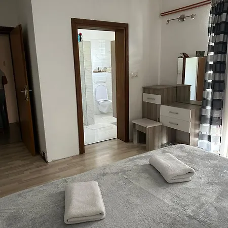Mina Villa *
